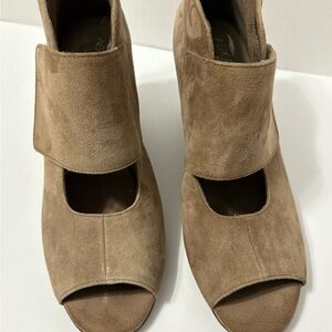 AEROSOLES Suede Sound Wave Comfort Heel Tan Wedge Heels Adjustable Velcro Strap